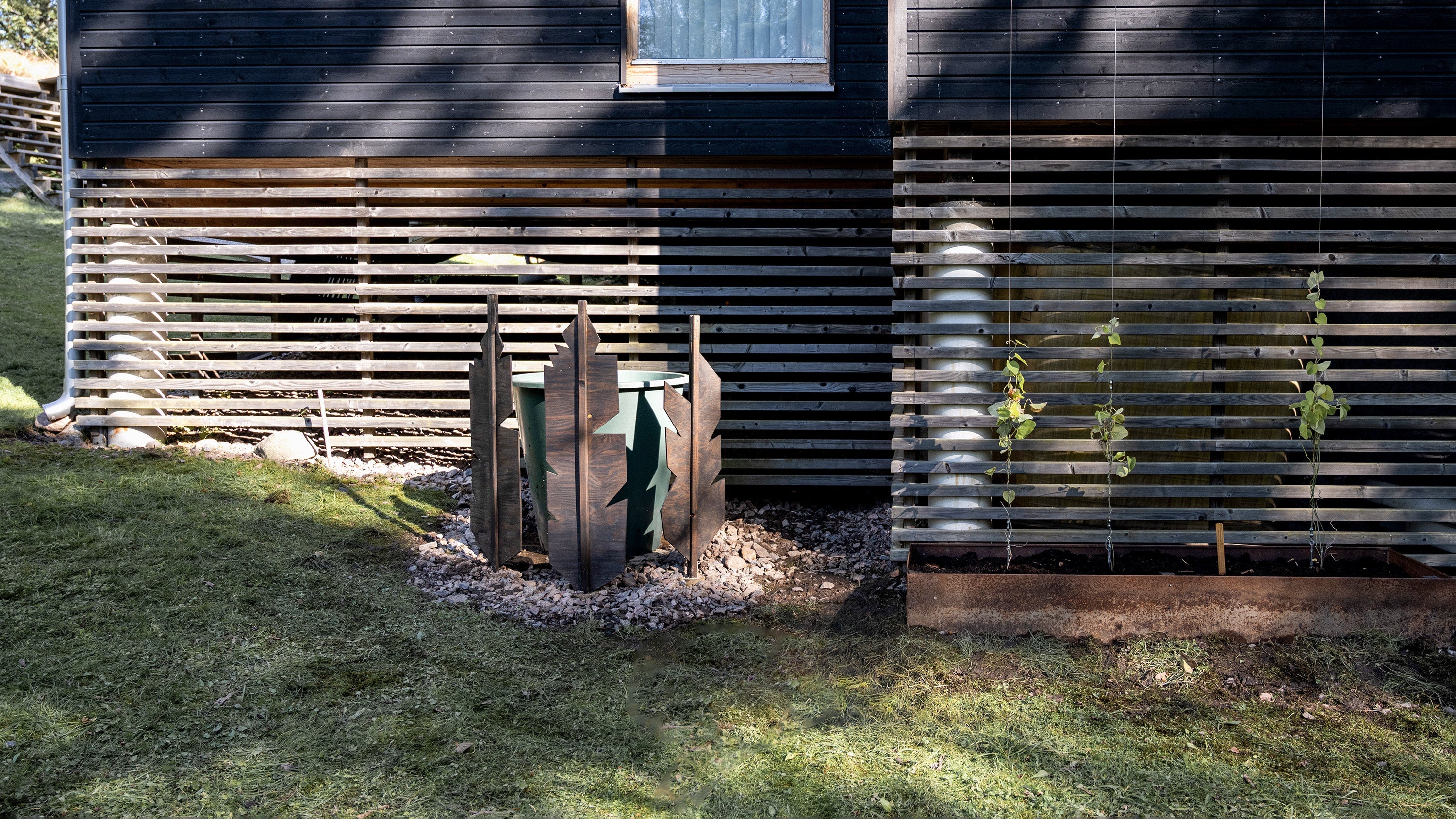 Annorlunda sätt att dölja tex vattentunna